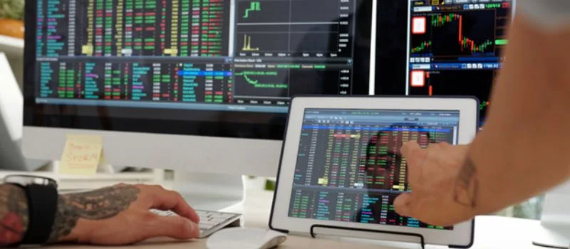 ¿Por qué el DCA funciona de forma diferente en acciones y cripto — y cómo ajustar tu estrategia?