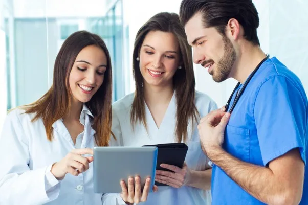 Inteligencia artificial en el sector sanitario: nuevas competencias profesionales