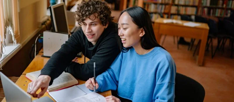 Aprender marketing digital desde dentro: crear campañas reales como parte de la formación