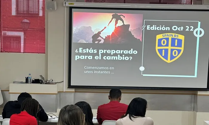 Consigue tu beca para convertirte en el mejor profesional del Digital Business