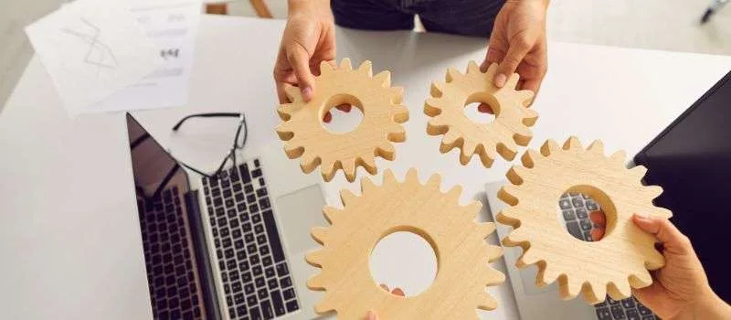 Estrategias de OpoStar para preparar oposiciones sin abandonar la vida profesional
