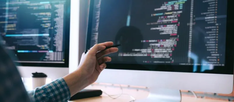 ¿Qué incluye una formación Full Stack en NEOLAND y cómo puede impulsar una carrera en tecnología?