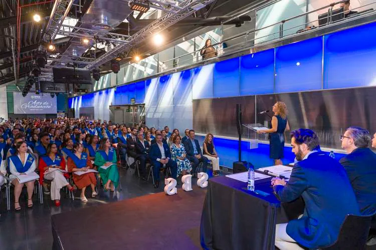Más de 100 alumnos se gradúan con maestrías en Digital Business
