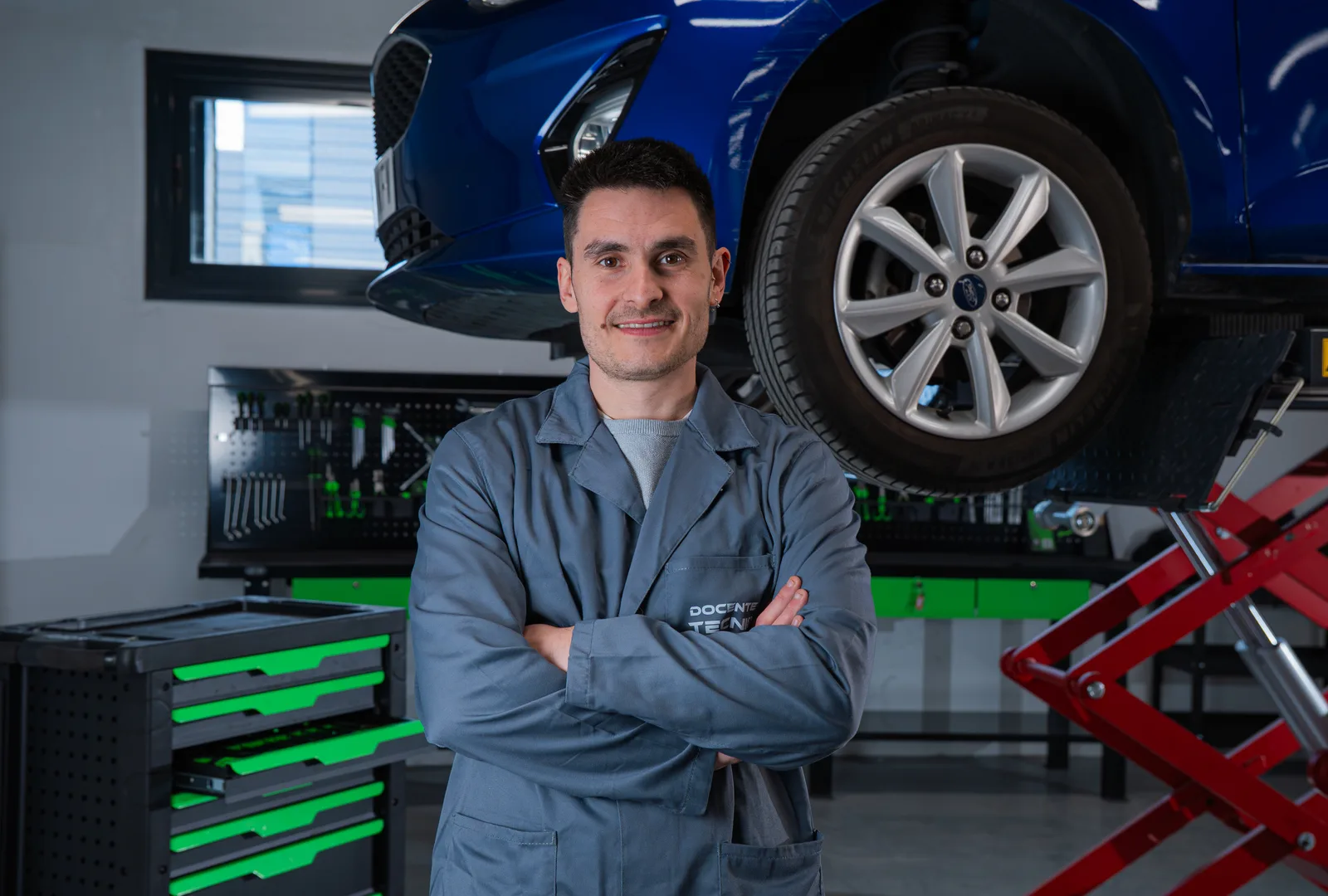 Tecnio revoluciona la formación en mecánica con uno de los mayores talleres de automoción de España