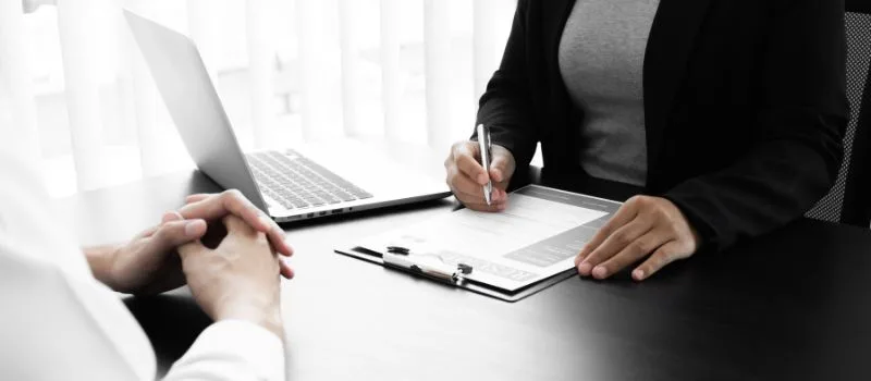 Cuando hacer más ya no funciona: 5 señales de que necesitas cambiar tu forma de trabajar