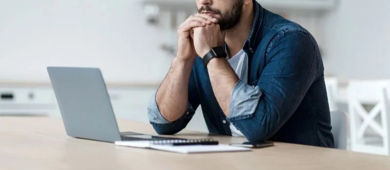 Cuando hacer más ya no funciona: 5 señales de que necesitas cambiar tu forma de trabajar