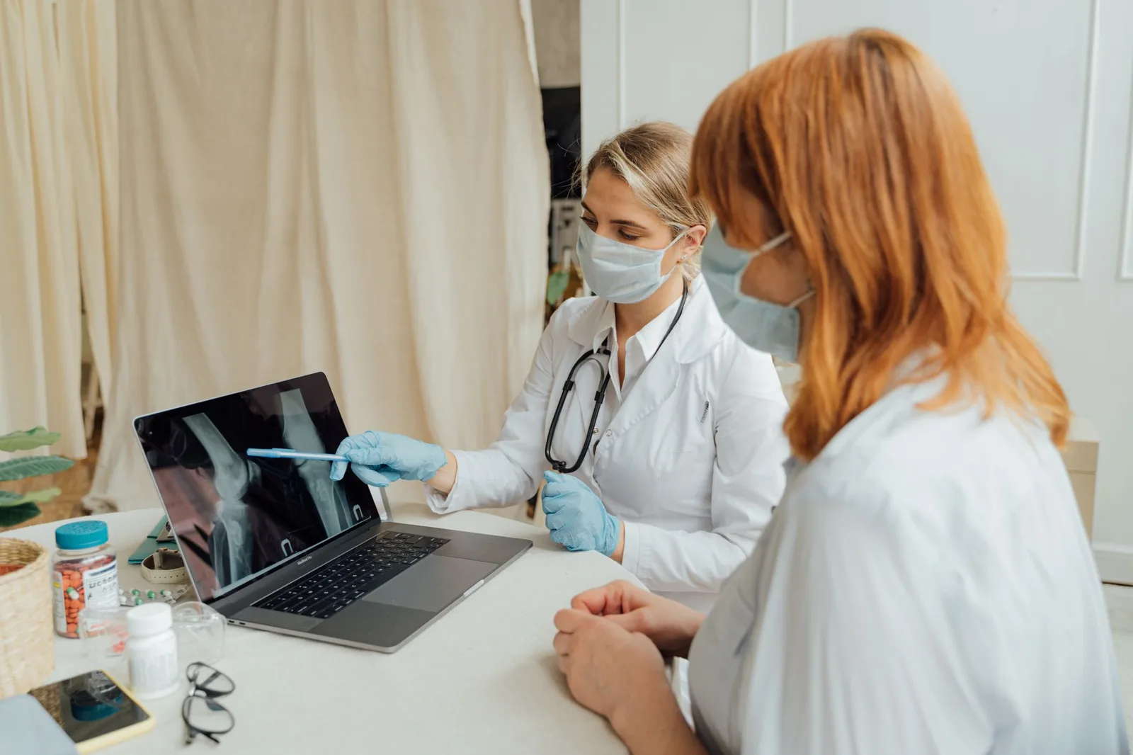 Medicamentos durante una estancia de estudios: qué gastos y documentación revisar